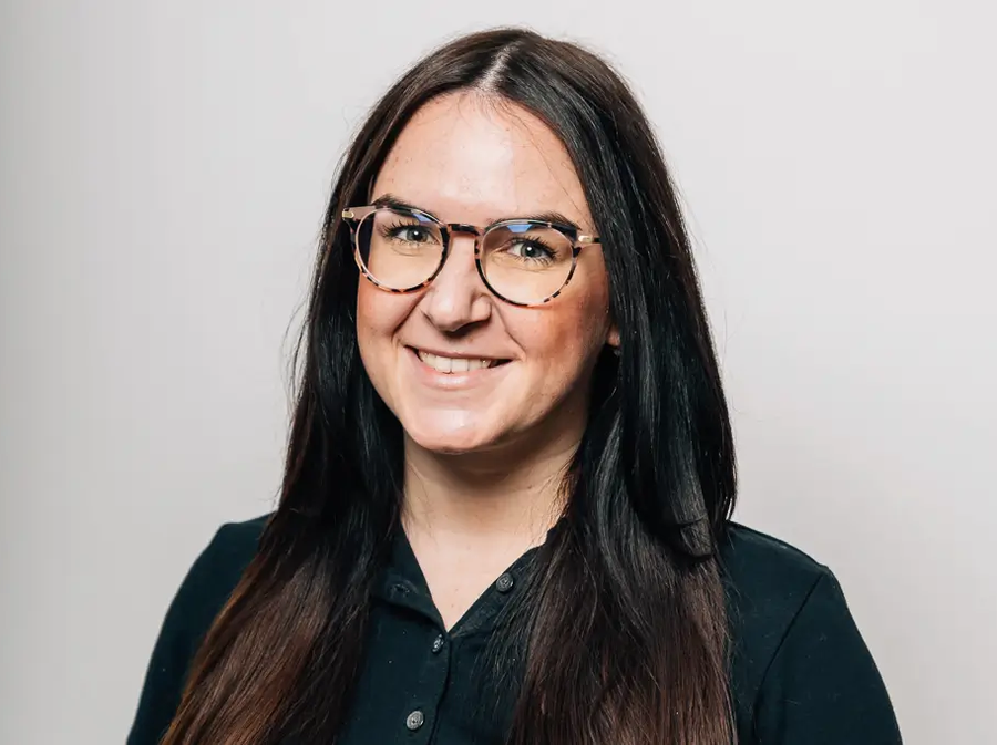 Portret pracowniczki firmy Gölzner GmbH.