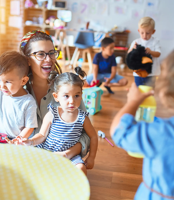 [Translate to Polnisch:] Ein Schließsystem im Kindergarten muss besondere Anforderungen erfüllen, denn im Notfall müssen die Kinder selbstständig flüchten können.