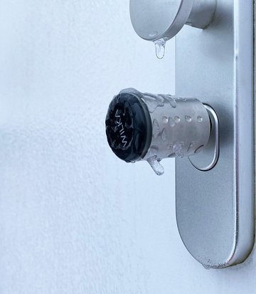 Elektroniczny cylinder blokujący jest odporny na lód i śnieg
