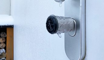 Der elektronische Schließzylinder hält Eis und Schnee problemlos stand